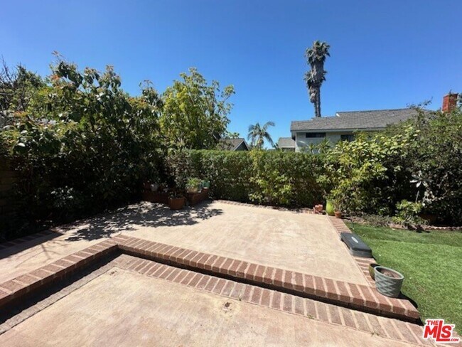 Building Photo - 6501 Bradley Pl