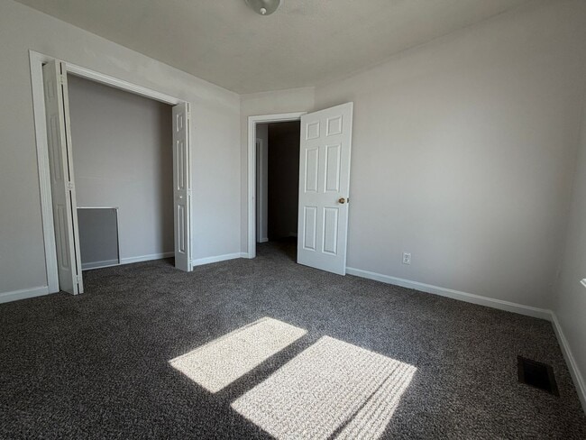 Building Photo - 3408 Clingstone Way