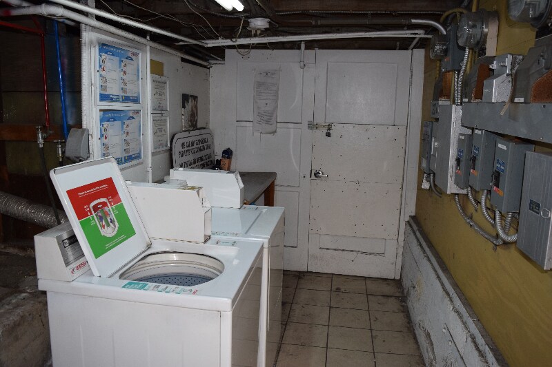 Building Photo - 1807-18011 Grace Ave