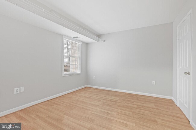 Building Photo - 100 Westwick Ct