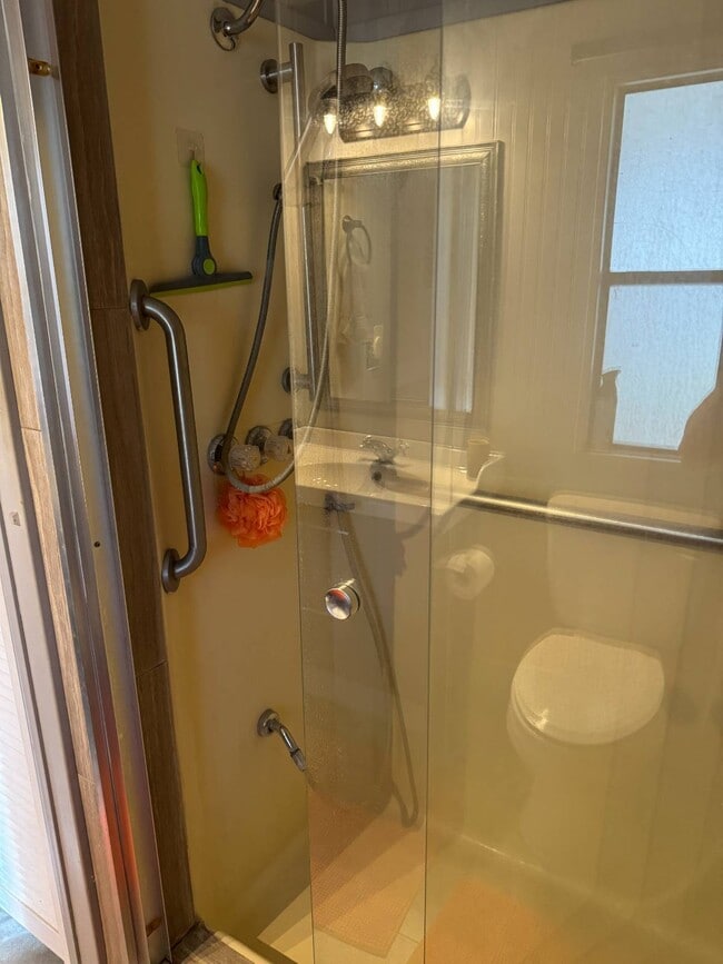 Building Photo - 638 N Edgewater Dr