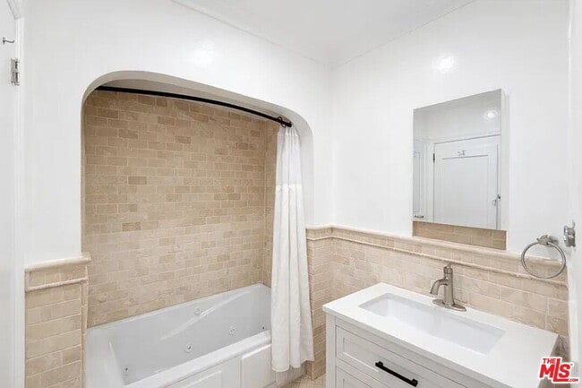 Building Photo - 837 5th St