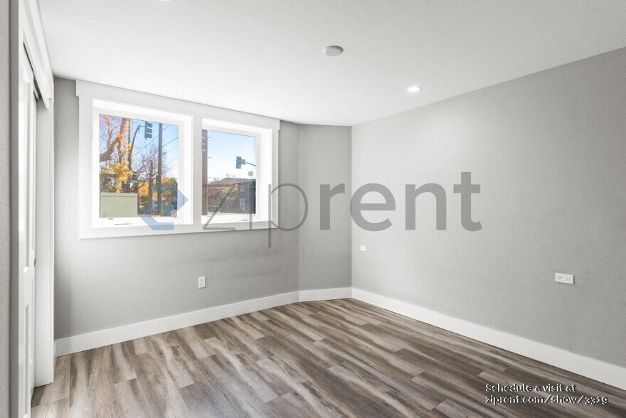 Building Photo - Unit A