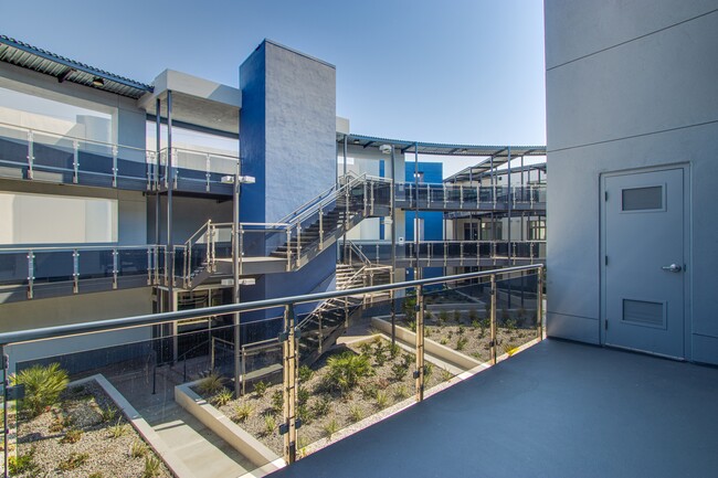 Building Photo - 8925 W Flamingo Rd