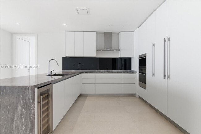 Building Photo - 700 NE 26th Terrace