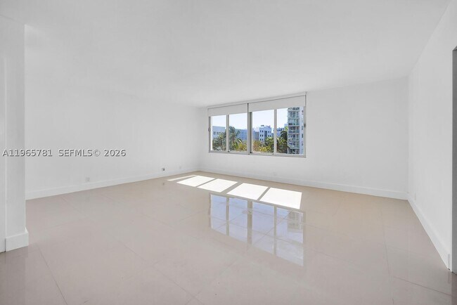 Building Photo - 1000 West Dr