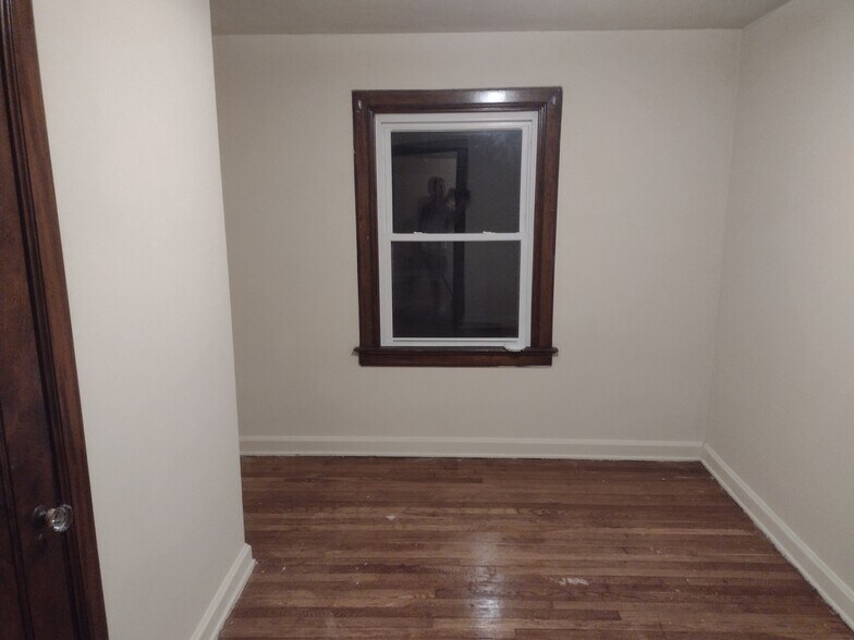 Building Photo - 875 Sheridan Avenue