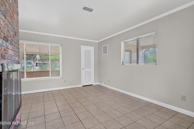Building Photo - 2618 Arlex Dr E