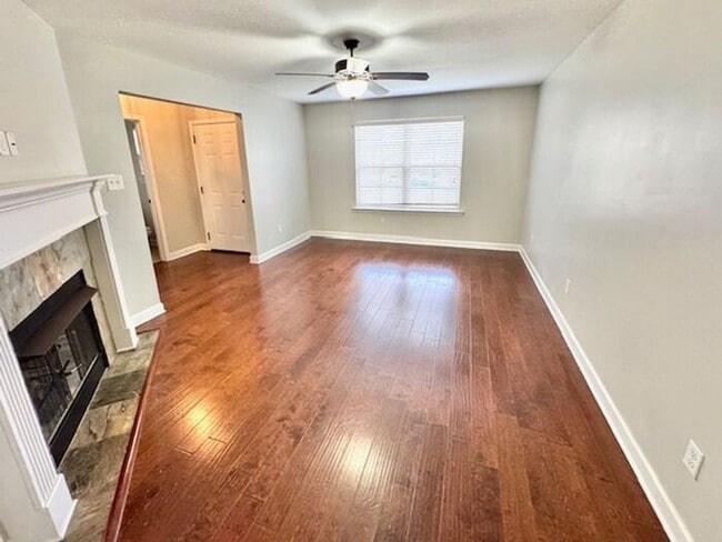 Building Photo - Gated Community 4 Bedroom 2.5 Bath Home In...