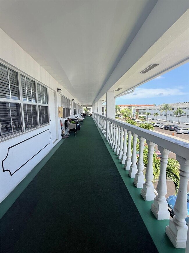 Building Photo - 5201 NE 24th Terrace