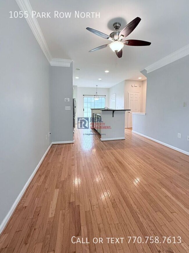 Building Photo - 1055 Park Row N