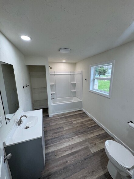 Building Photo - 2020 Atlantis Dr