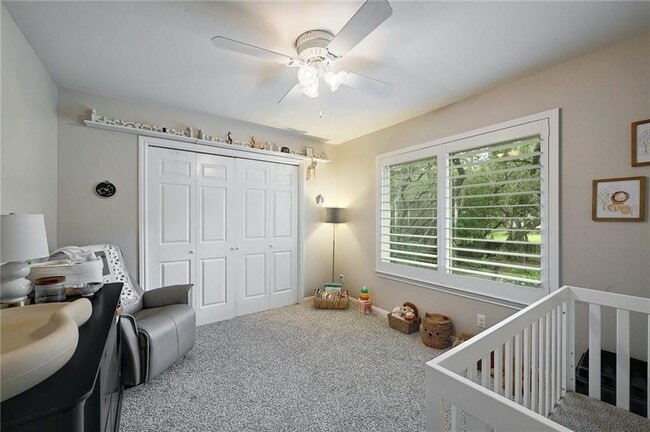Building Photo - 9405 Caracas Dr