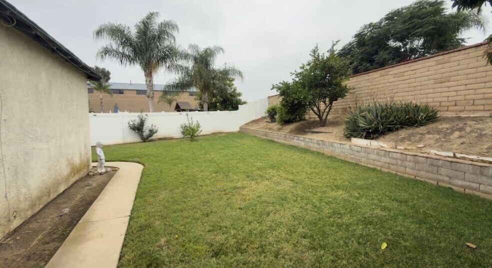Building Photo - 2509 E Canterbury Trail