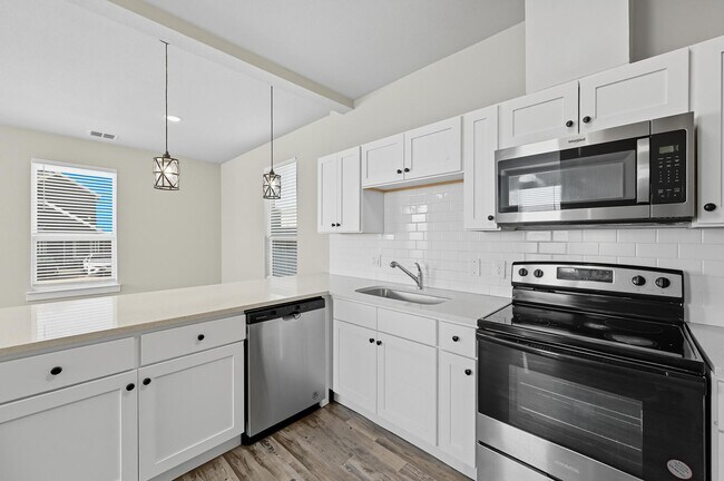 Building Photo - 3413 Valley Vista Dr