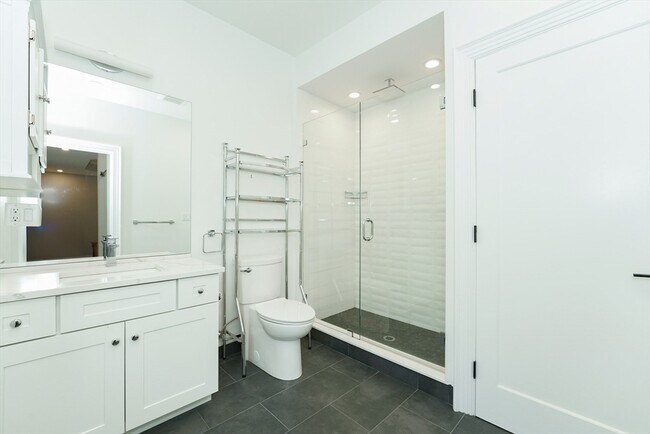 Building Photo - 23 Irving St