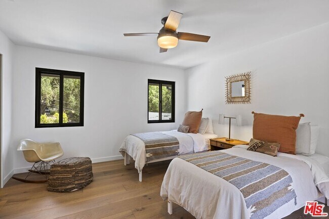 Building Photo - 1131 Rancho Dr