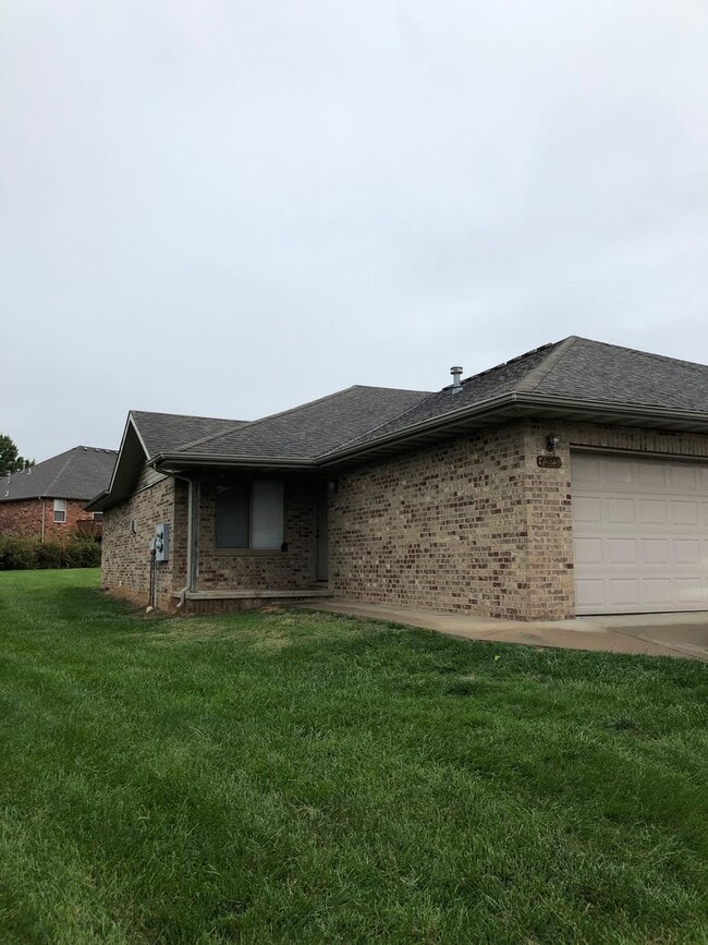 Primary Photo - 2 bedroom, 2 bathroom, 2 car garage duplex