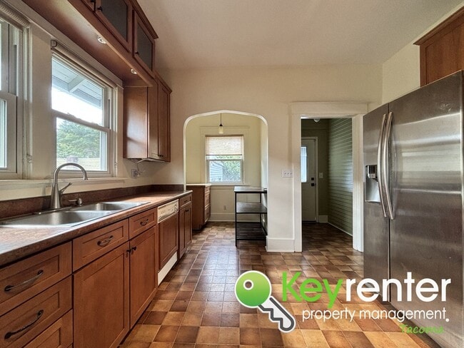 Building Photo - Charming 3-Bedroom Rental Home in Central ...