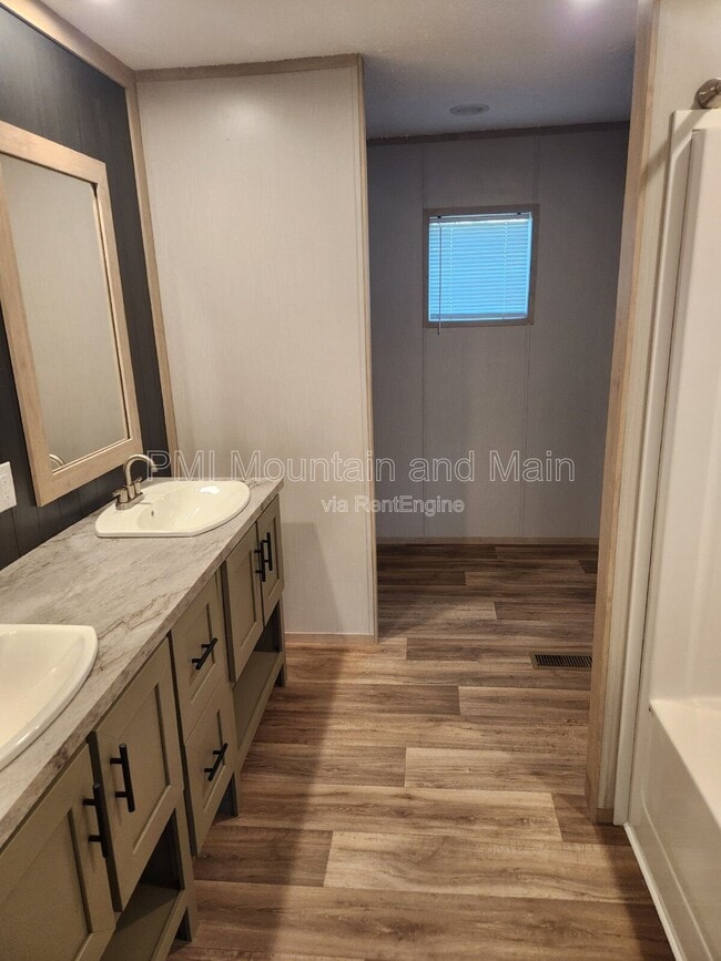 Building Photo - 102 Indian Camp Branch Rd