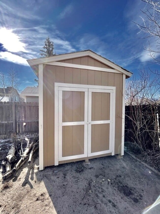 Building Photo - Renovated 2 Story Briargate Home with 3 Be...