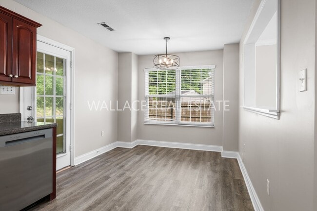 Building Photo - FARRAGUT: TWO STORY 3 BEDROOM, 2.5 BATH HO...