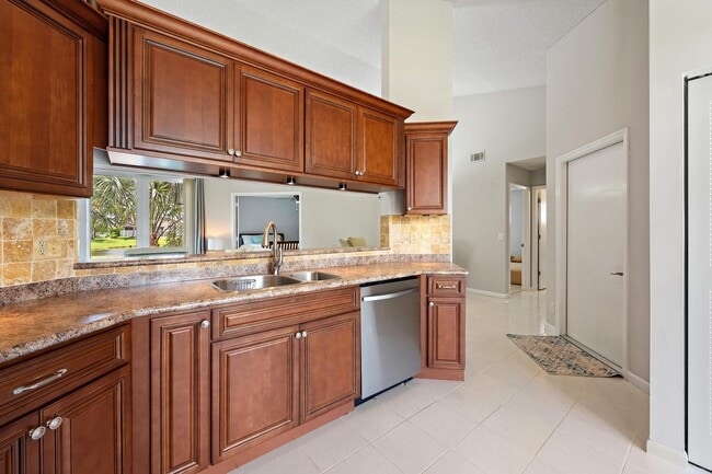 Building Photo - 9178 Beverly Ct