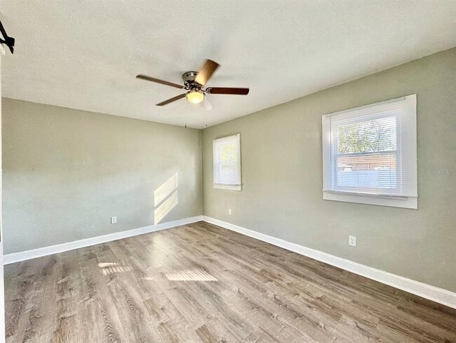 Building Photo - 1601 E Maple Ave