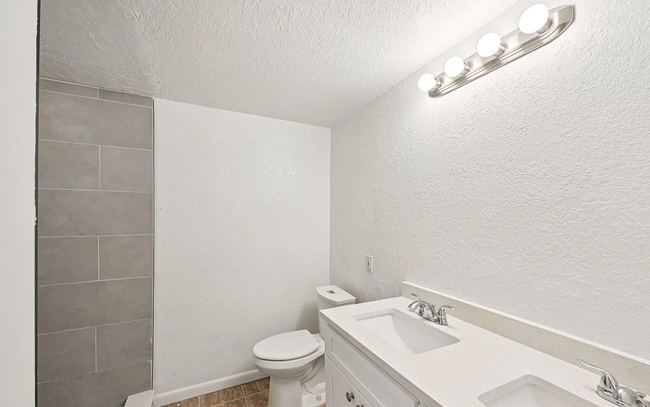 Building Photo - Beautiful 3 Beds 2 Baths Home with Spacious Backyard!