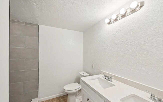 Building Photo - !!MOVE IN SPECIAL: 1 Month Free on a 13 months lease!! Beautiful 3 Beds 2 Baths Home with Spaciou...