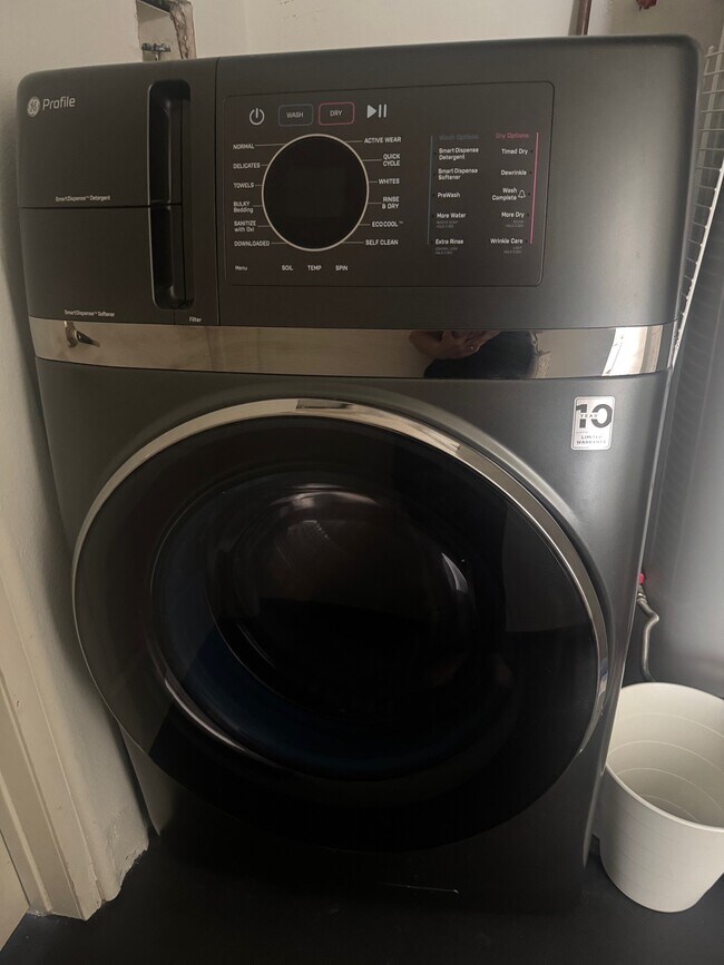 Building Photo - 15455 Sherman Way