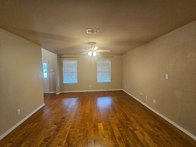 Building Photo - Beautiful Craftsman-Style Home in the Heart of Pensacola
