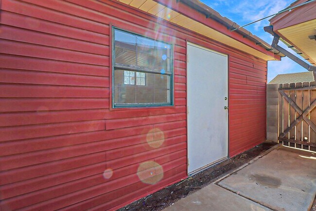 Building Photo - 2435 E 17th St