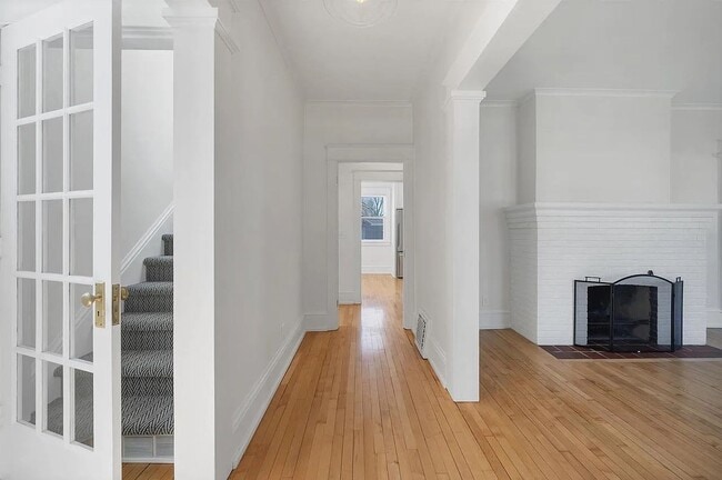 Building Photo - Charming Cape Cod Single Family