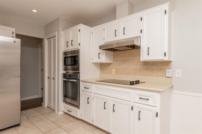 Building Photo - 8117 West Ct