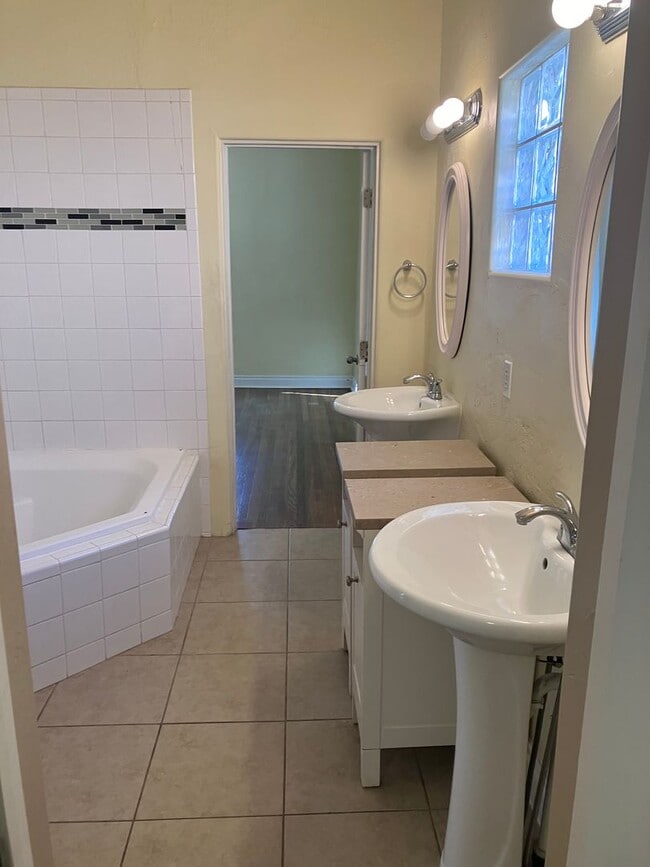 Building Photo - 242-246 N 2nd Ave