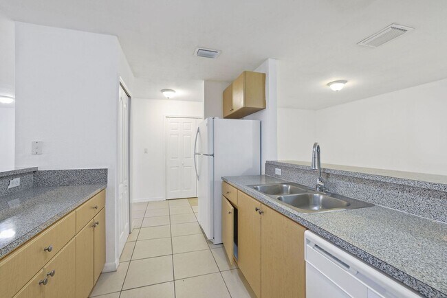 Building Photo - Cutler Bay Townhouse