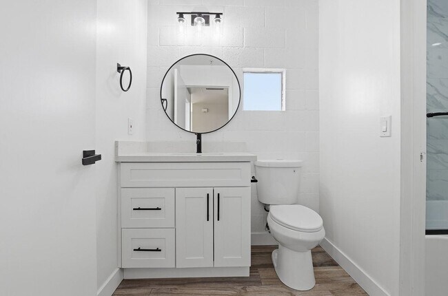 Building Photo - 1111 W University Dr