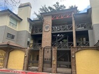 Building Photo - 806 W 24th St