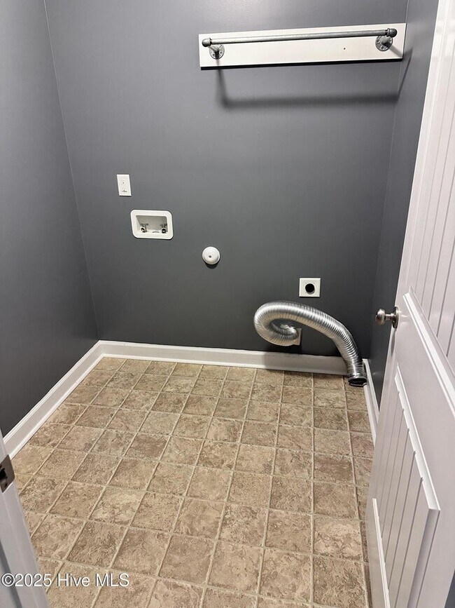 Building Photo - 109 Pennington St