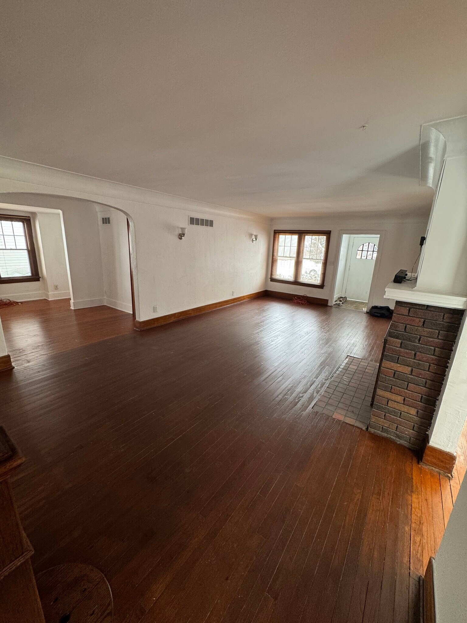 Building Photo - 721 Thomson St