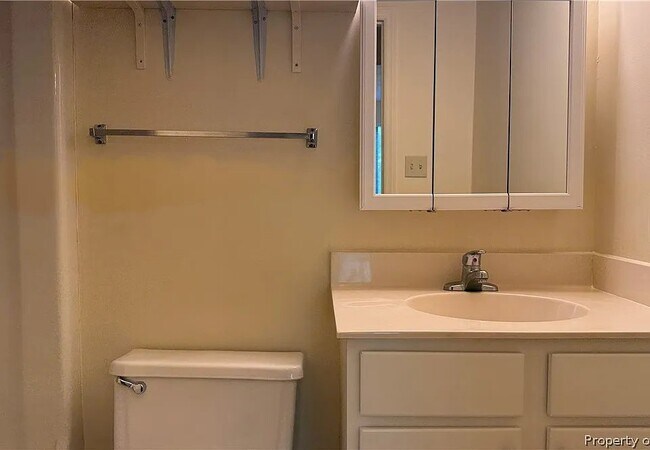 Building Photo - 4002 Governors Square