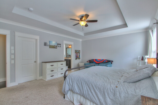 Building Photo - 1113 Camden Cir