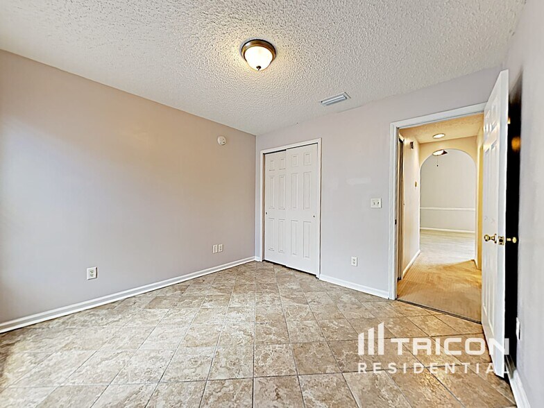 Building Photo - 12758 Guernsey St