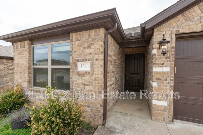 Building Photo - 1523 Purple Finch St