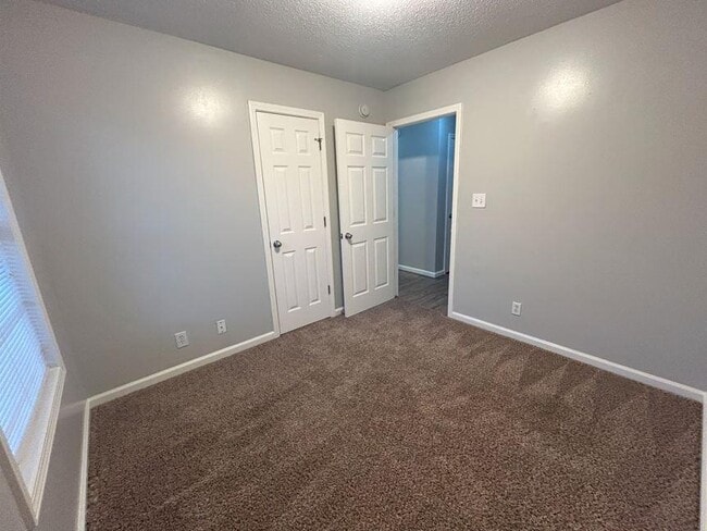Building Photo - 402 Faulkner Dr