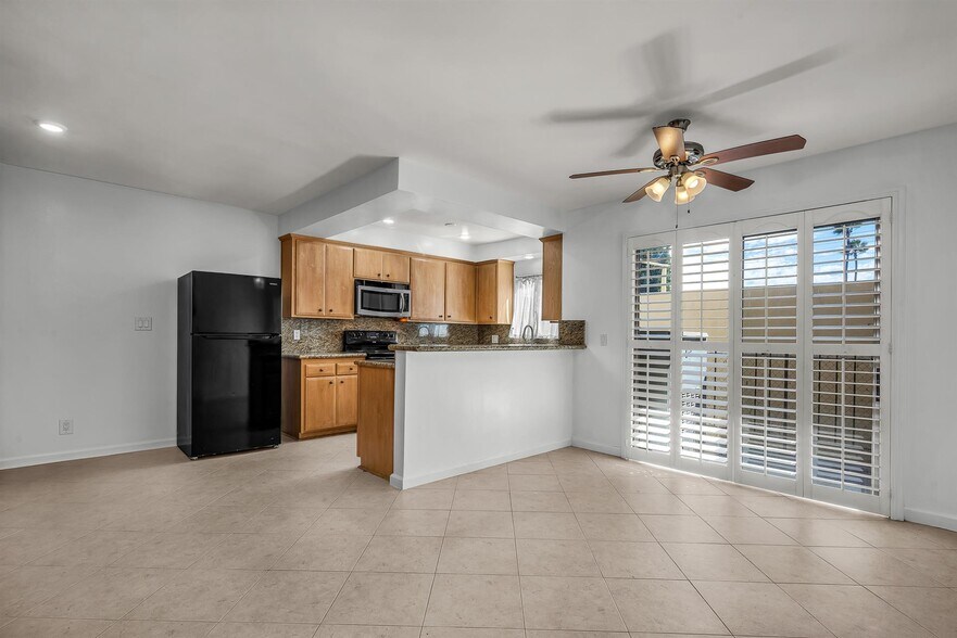 Dining room attached to kitchen - 810 Edgewood St