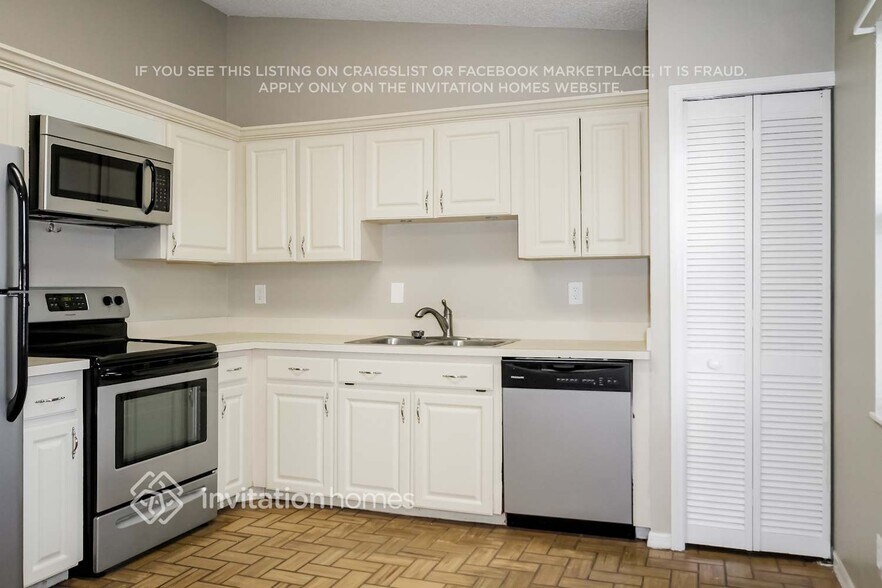Building Photo - 12783 Pineway Dr