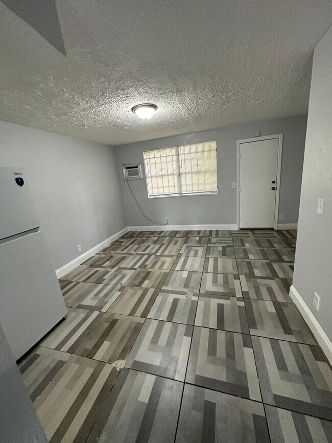 Primary Photo - 1512/1514 McConihe St.