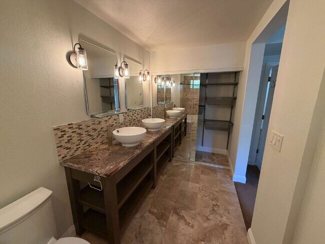Building Photo - "Charming 4-Bed Oasis with Granite Touches with Tennis and Poolside Bliss steps away in Danville!"
